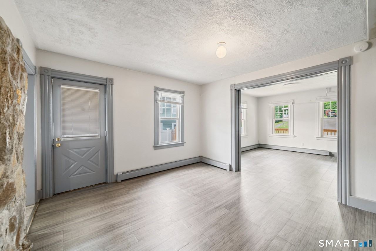 66 Pearl St - Photo 7 of 33