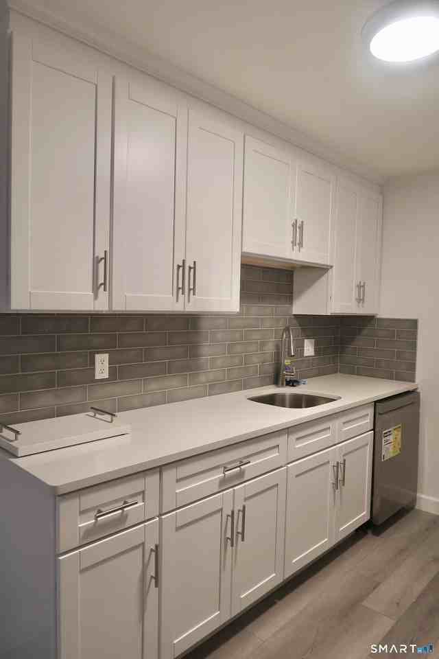 20 Woodsedge Dr #5B - Photo 3 of 12