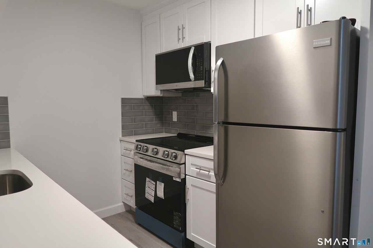 20 Woodsedge Dr #5B - Photo 4 of 12
