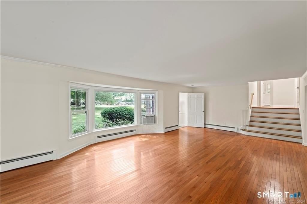 791 Newfield Ave - Photo 4 of 37