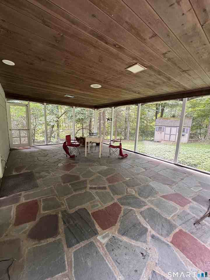 8 Midwood Rd - Photo 7 of 23