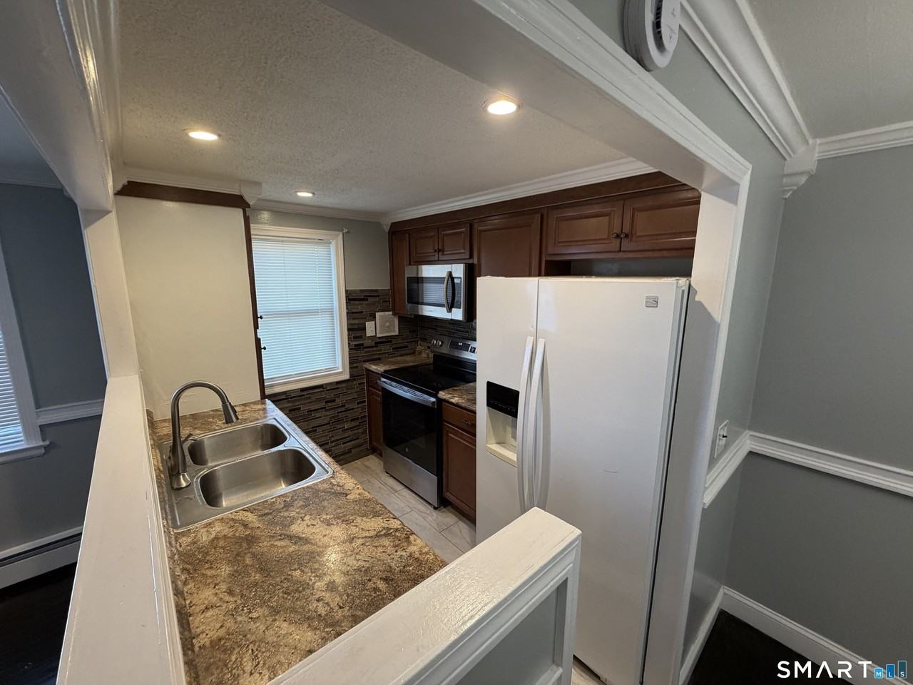 509 Burnside Ave #A9 - Photo 2 of 11