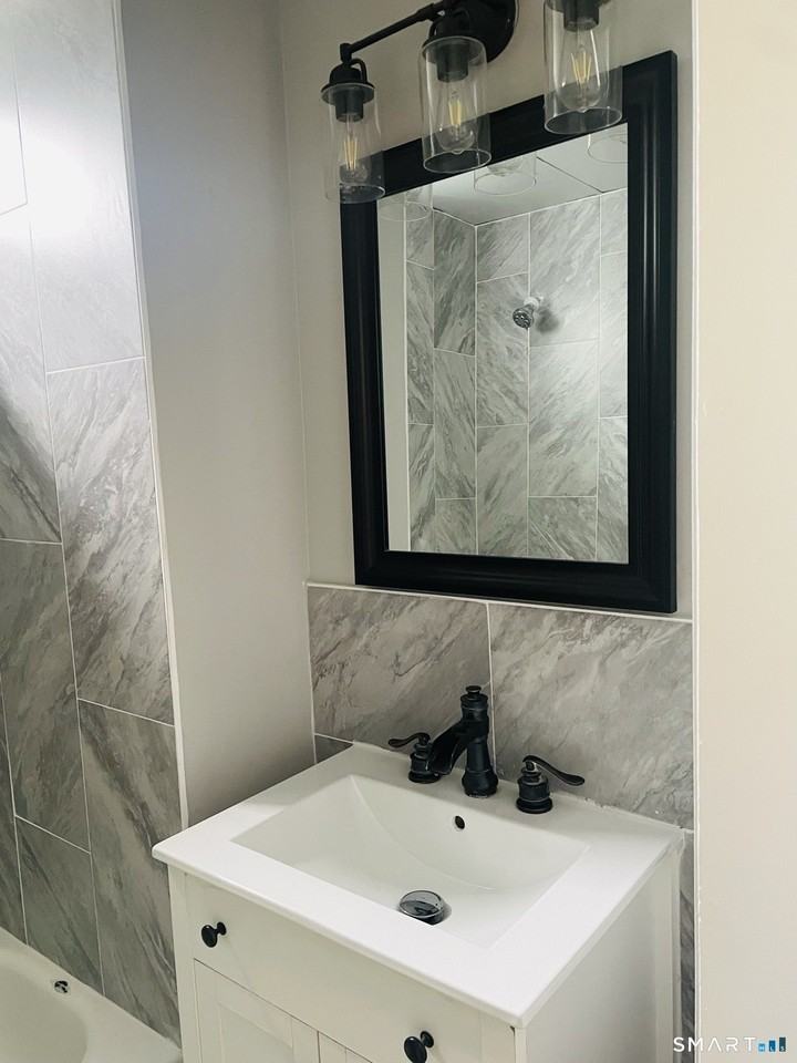 33 Holbrook St - Photo 3 of 12