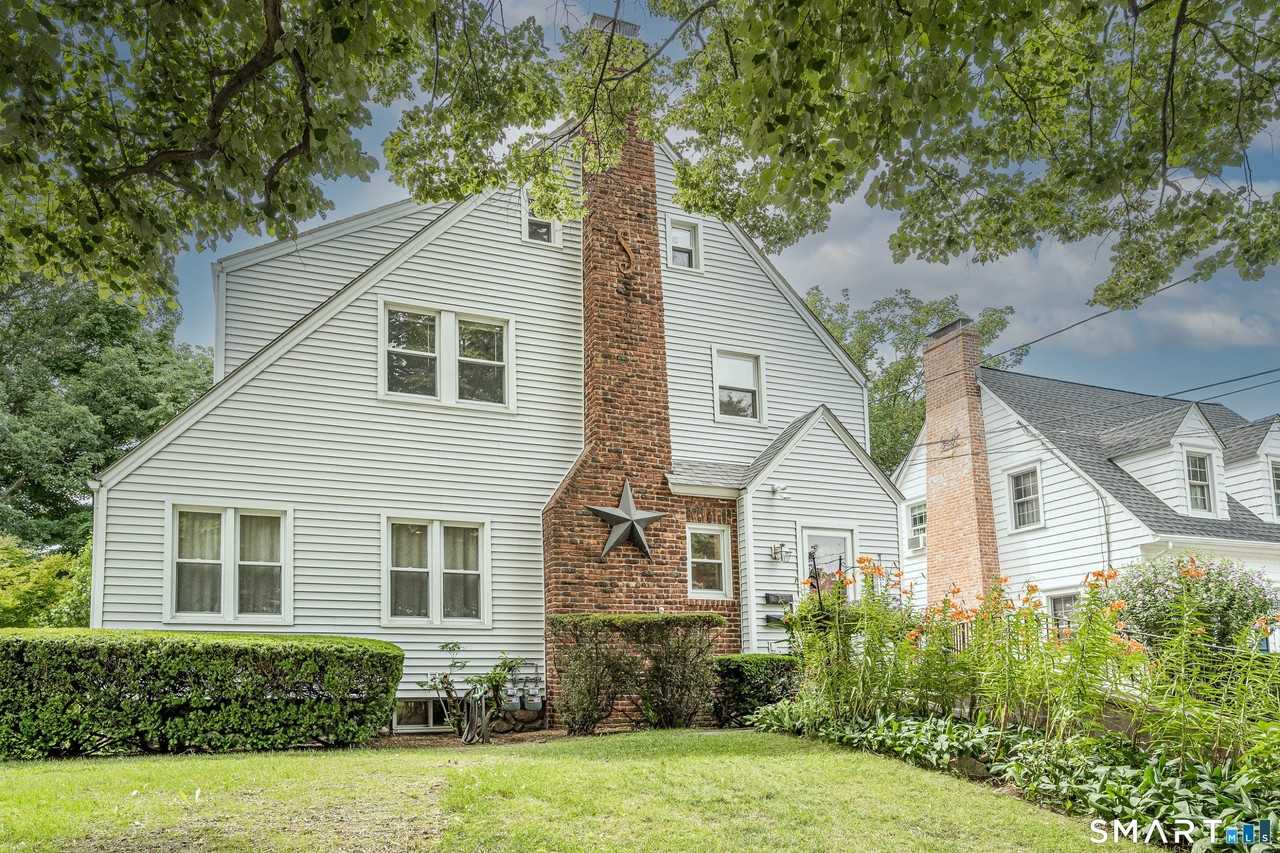 300 Hubbard Ave - Photo 2 of 31