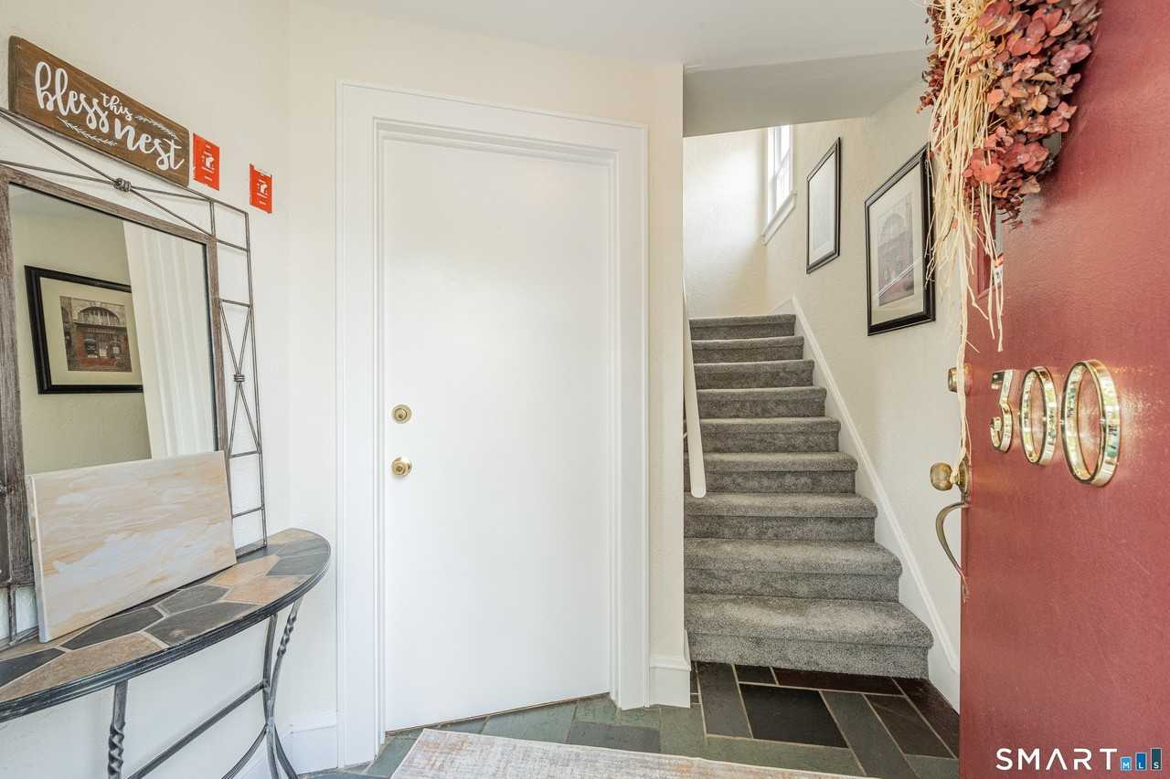 300 Hubbard Ave - Photo 4 of 31