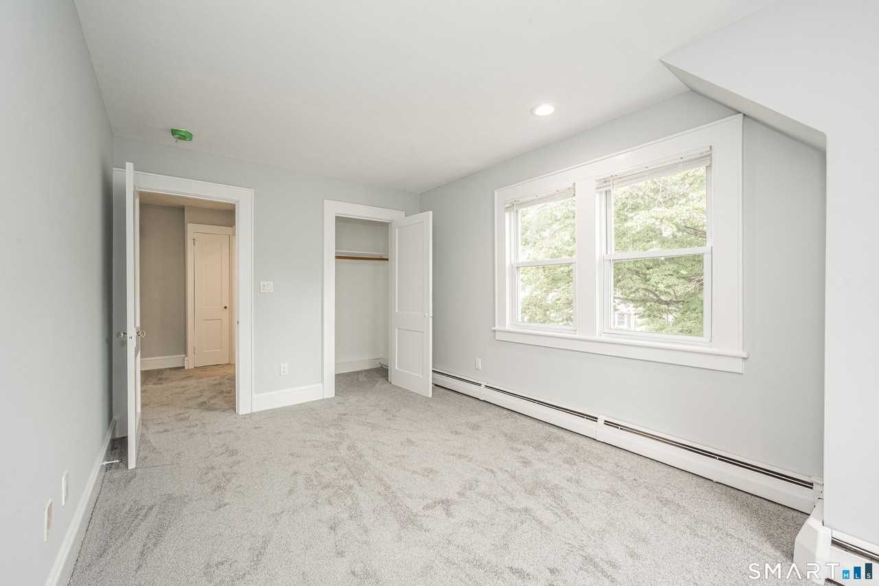 300 Hubbard Ave - Photo 6 of 31