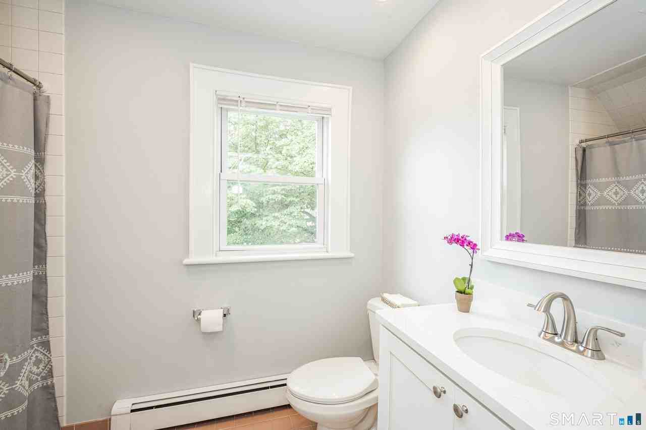 300 Hubbard Ave - Photo 7 of 31