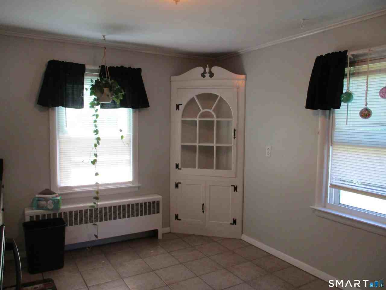 29 Holmeslea Ct #4 - Photo 2 of 14