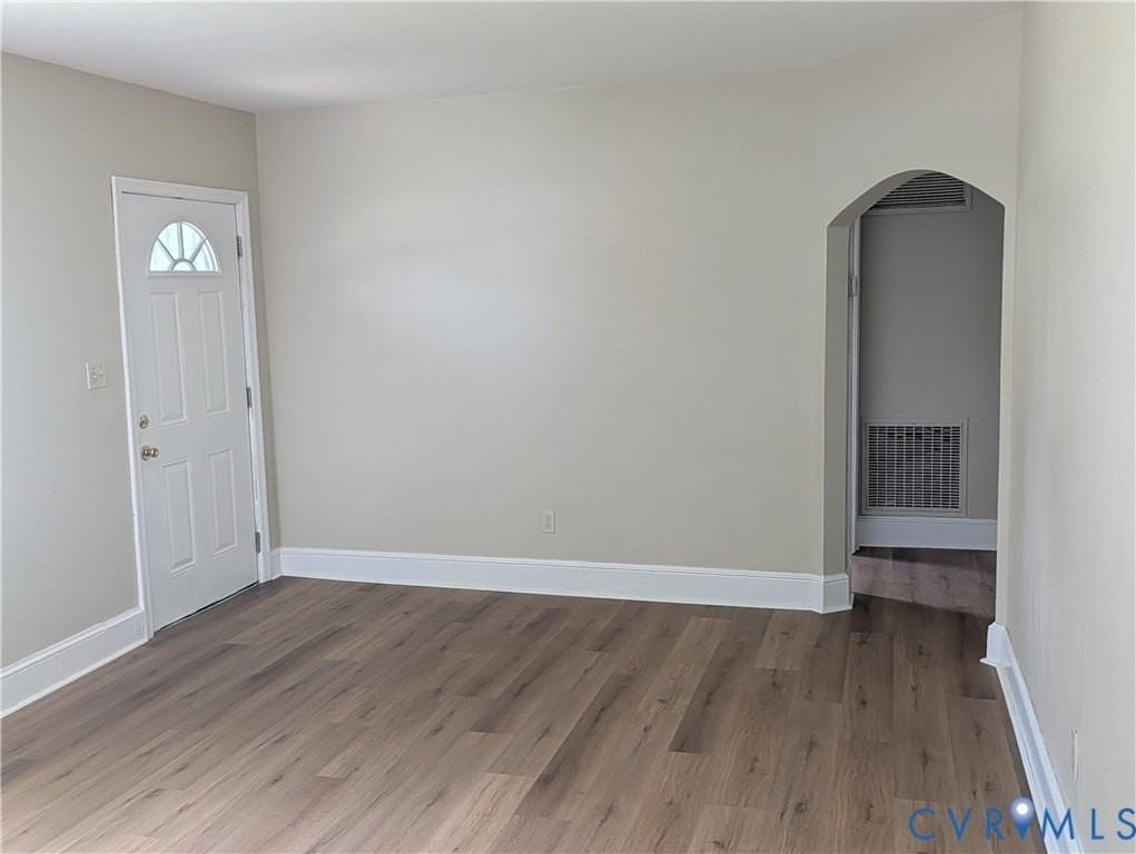 726 Jefferson Pl - Photo 2 of 28