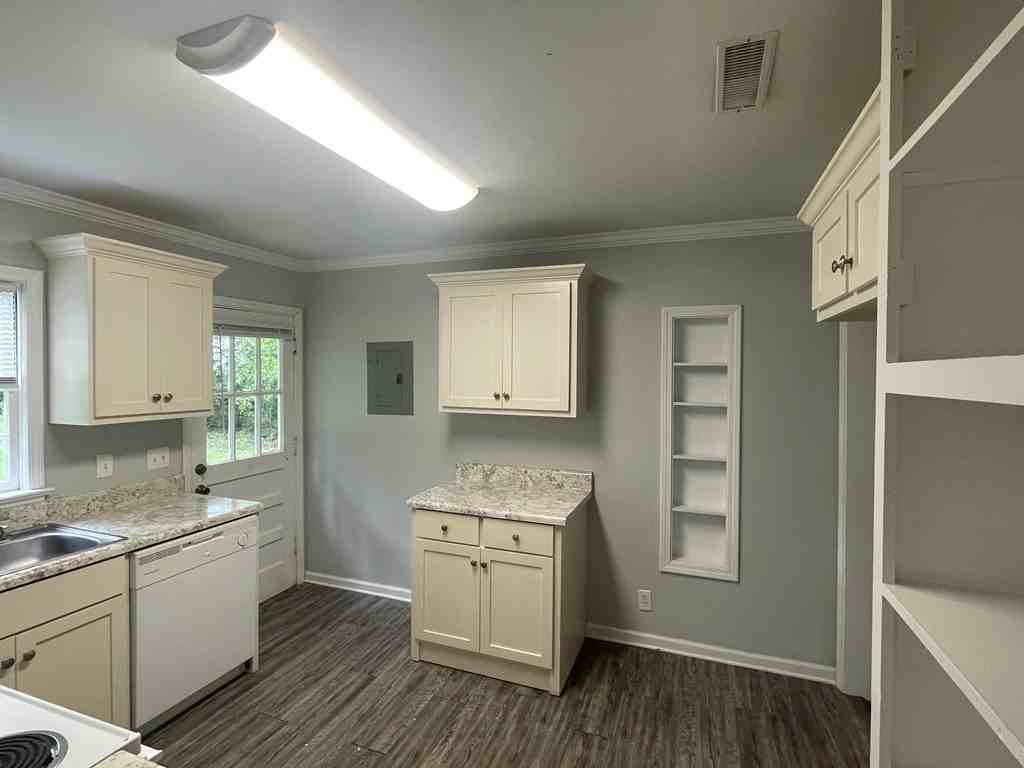 1223 Chickasaw St - Photo 5 of 20