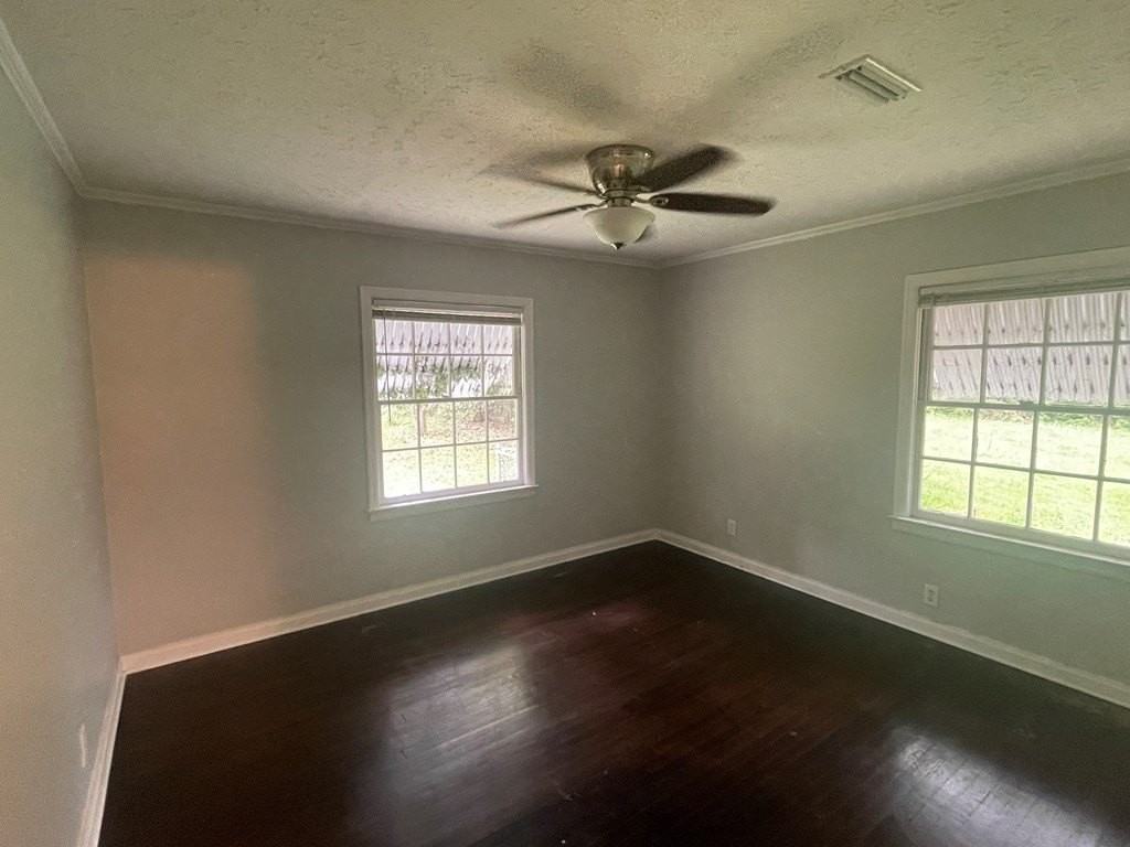1223 Chickasaw St - Photo 7 of 20