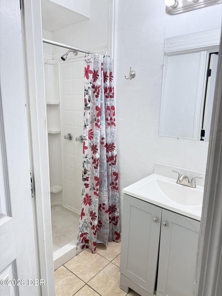 552 S Caroline St - Photo 2 of 10