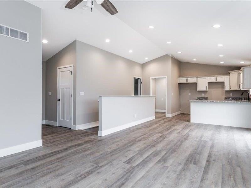405 N Blake Ave - Photo 3 of 17