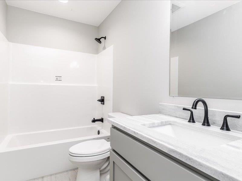 405 N Blake Ave - Photo 5 of 17