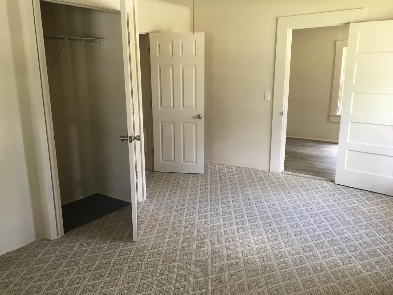 211 E Griffith Ave - Photo 2 of 9