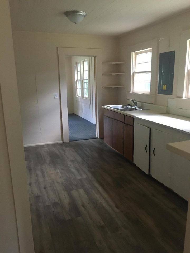 211 E Griffith Ave - Photo 6 of 9