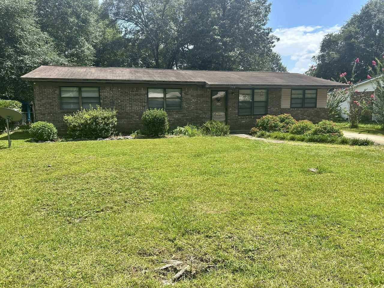 1511 Texas Pkwy - Photo 2 of 16
