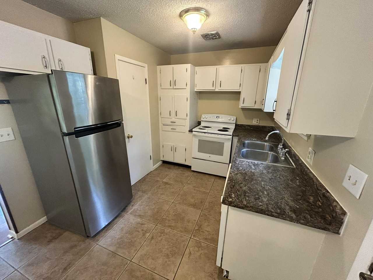1511 Texas Pkwy - Photo 5 of 16