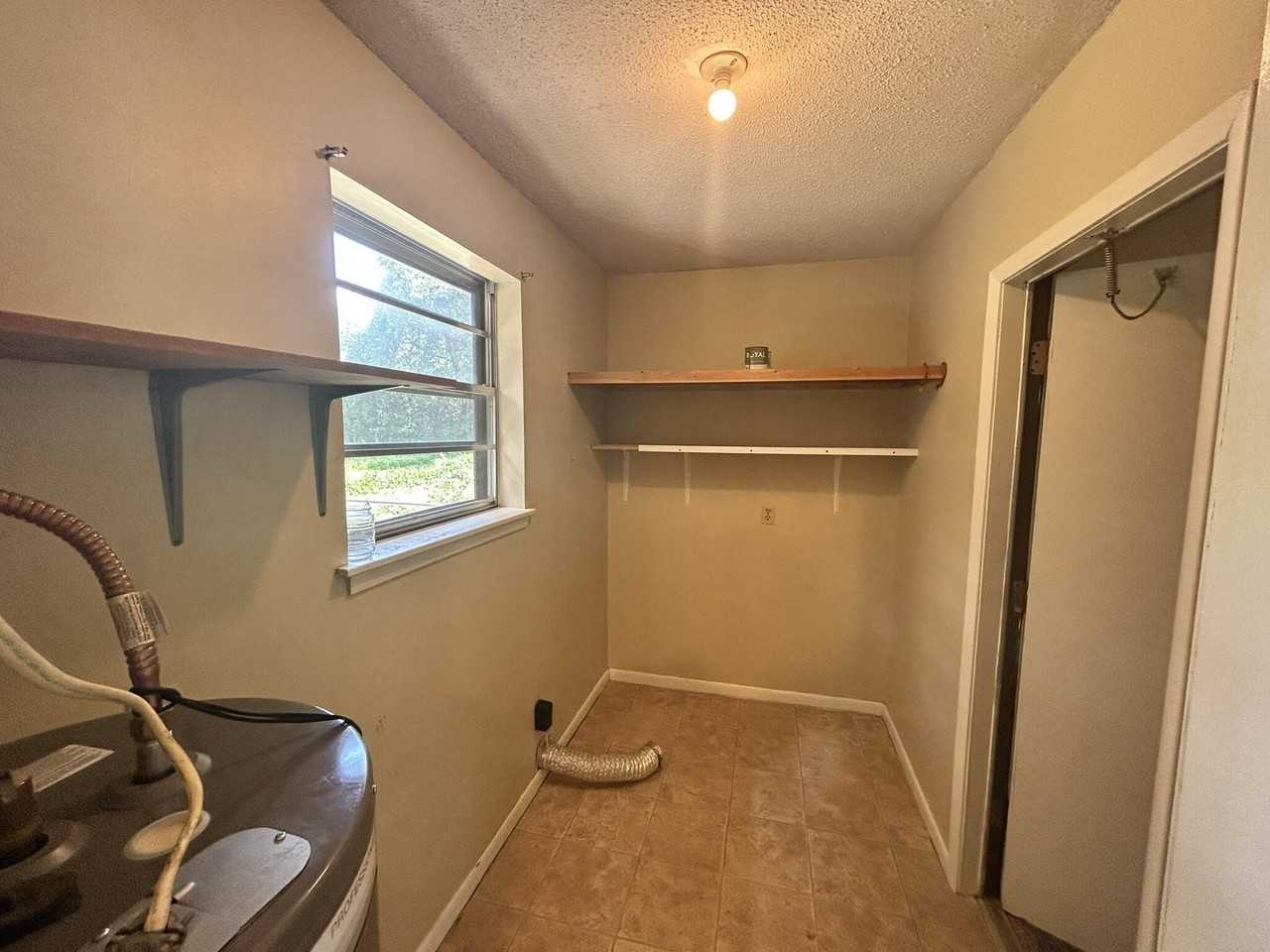 1511 Texas Pkwy - Photo 6 of 16