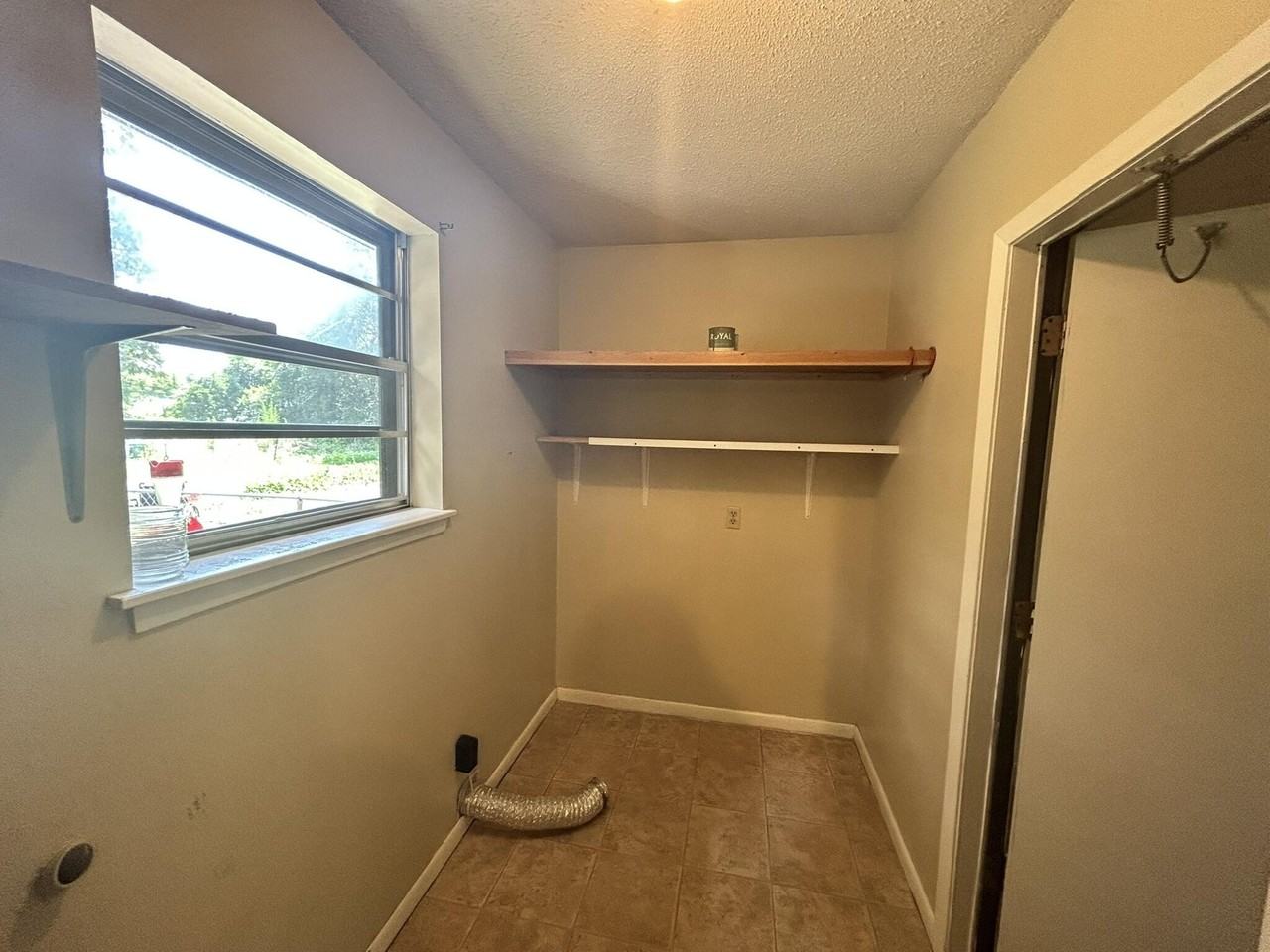 1511 Texas Pkwy - Photo 7 of 16