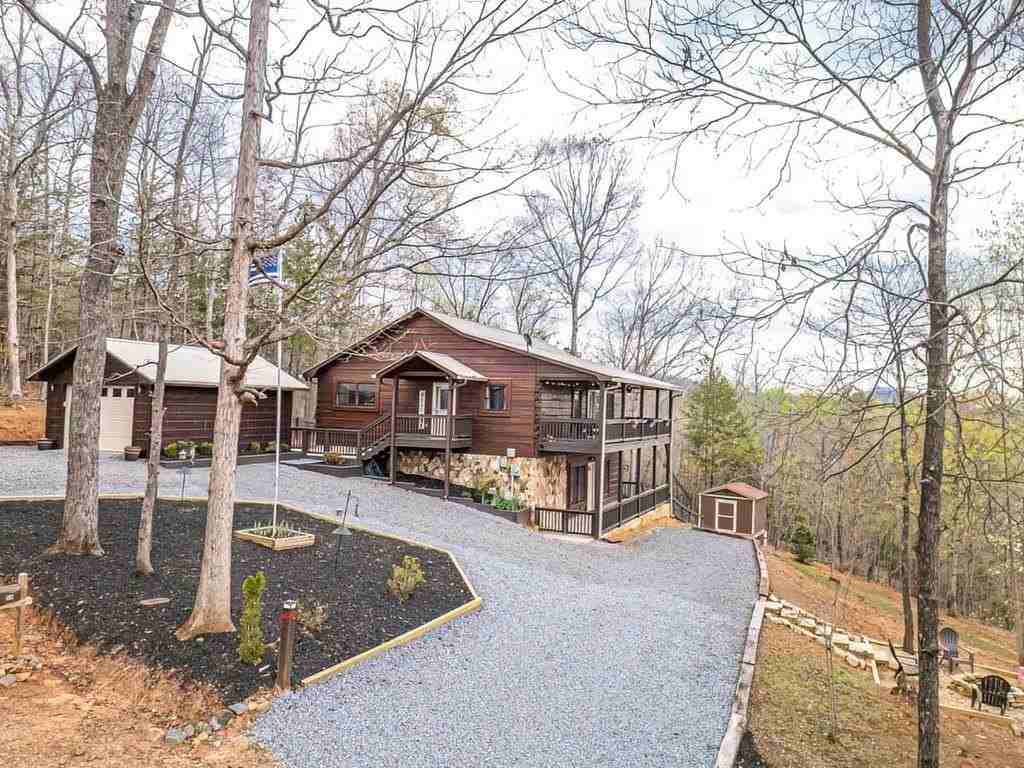 54 Henderson Ln