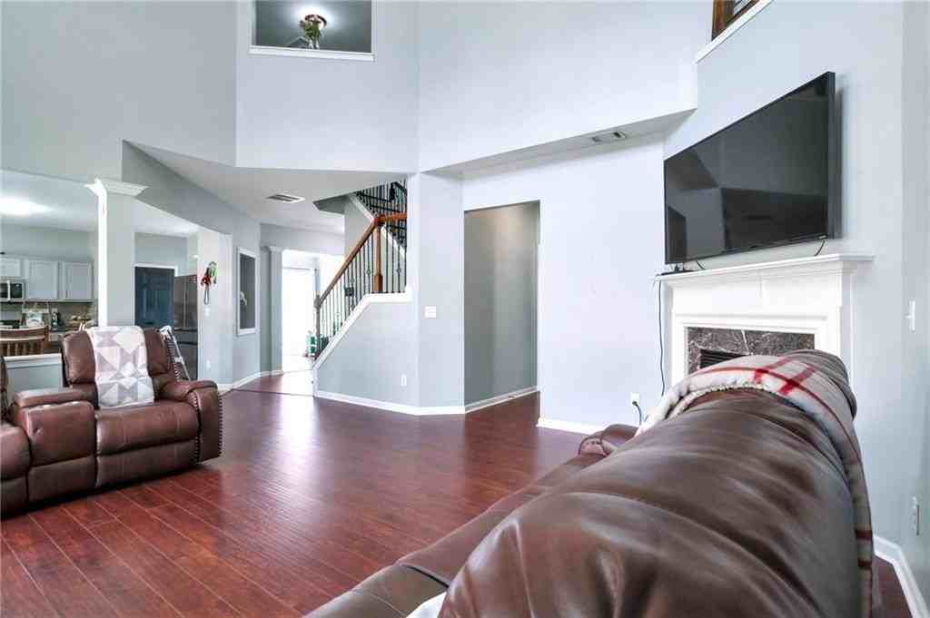 1565 Hedington Cir - Photo 6 of 25