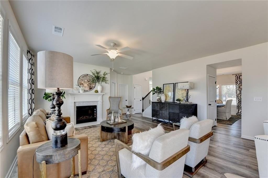 326 Rodeo Dr - Photo 5 of 17