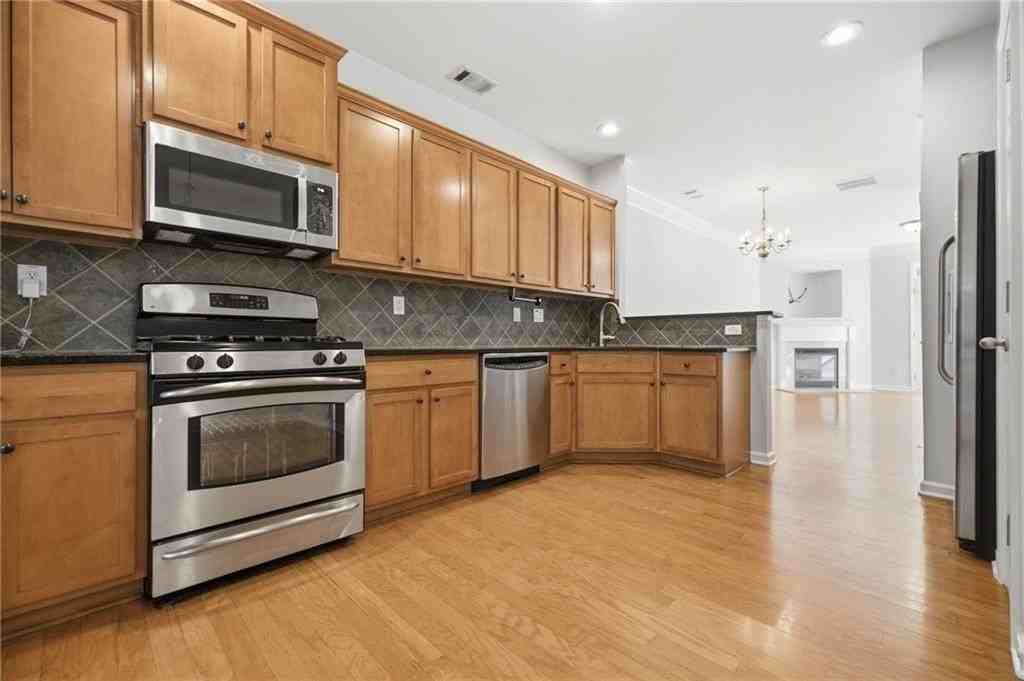 865 Commonwealth Ave Se - Photo 6 of 37