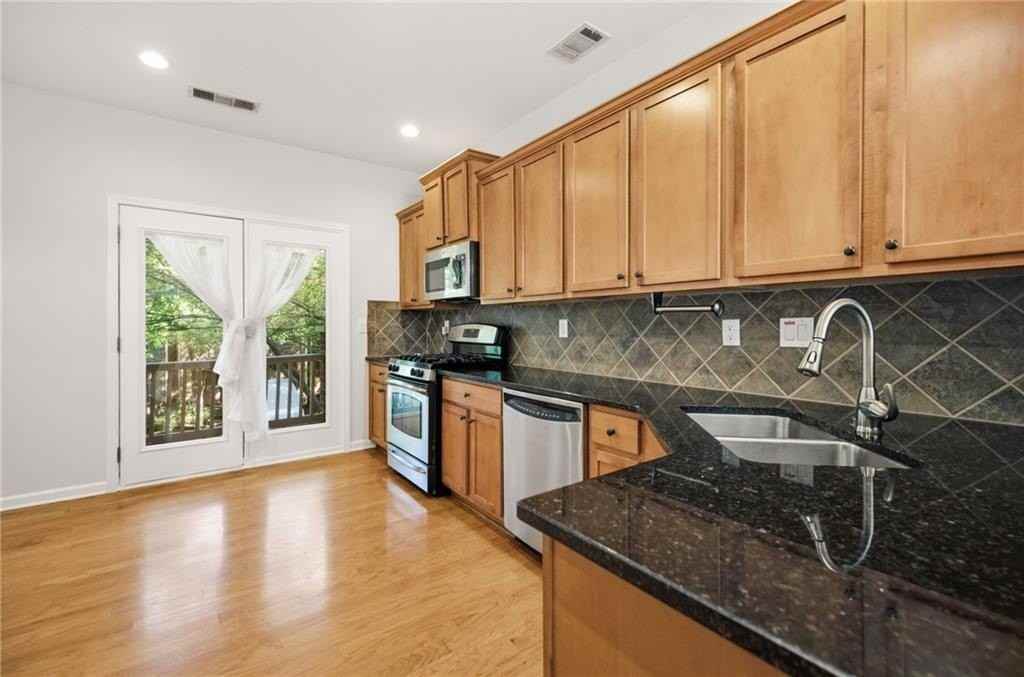 865 Commonwealth Ave Se - Photo 7 of 37