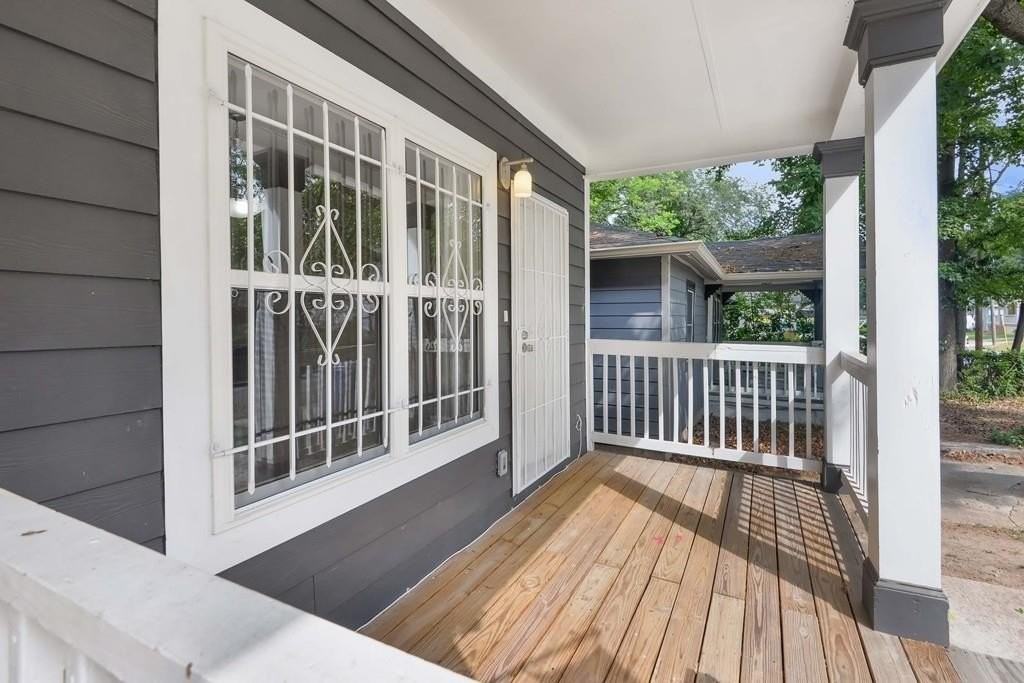 1099 Smith St Sw #B - Photo 2 of 23