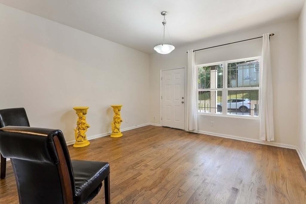 1099 Smith St Sw #B - Photo 4 of 23