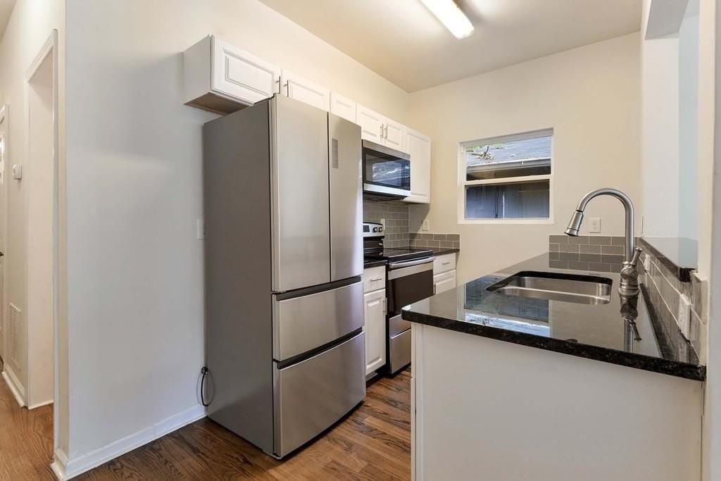 1099 Smith St Sw #B - Photo 5 of 23