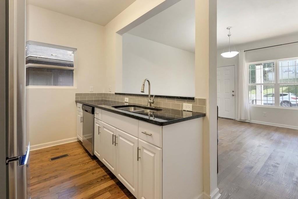 1099 Smith St Sw #B - Photo 7 of 23