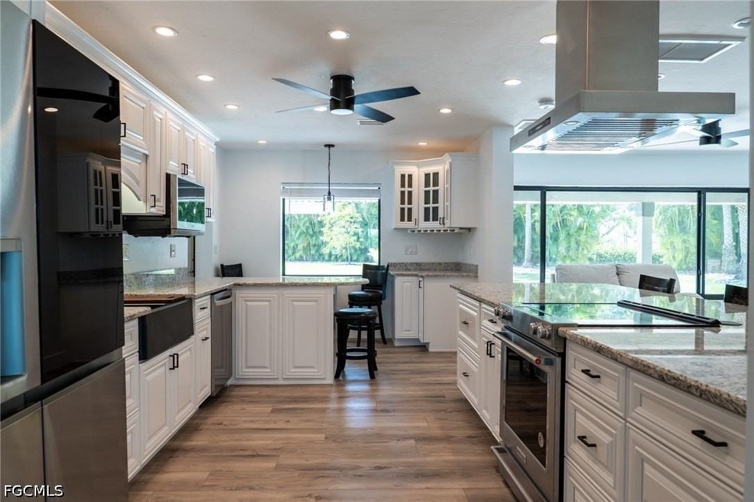 14562 Riverside Dr - Photo 3 of 40