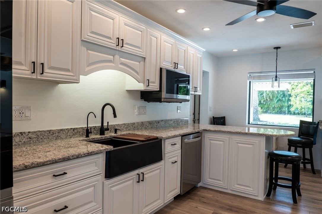 14562 Riverside Dr - Photo 5 of 40