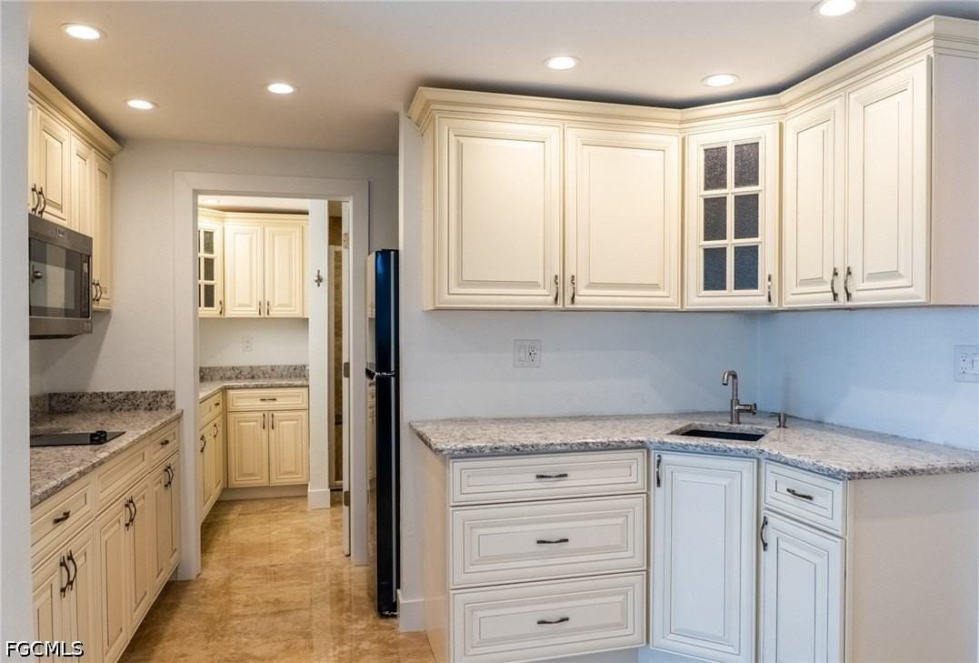 14562 Riverside Dr - Photo 6 of 40