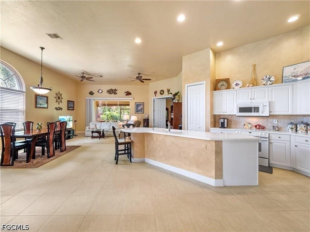 15220 Cape Sable Ln - Photo 5 of 36