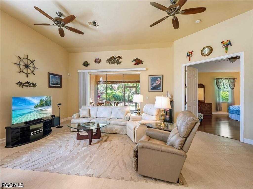 15220 Cape Sable Ln - Photo 6 of 36