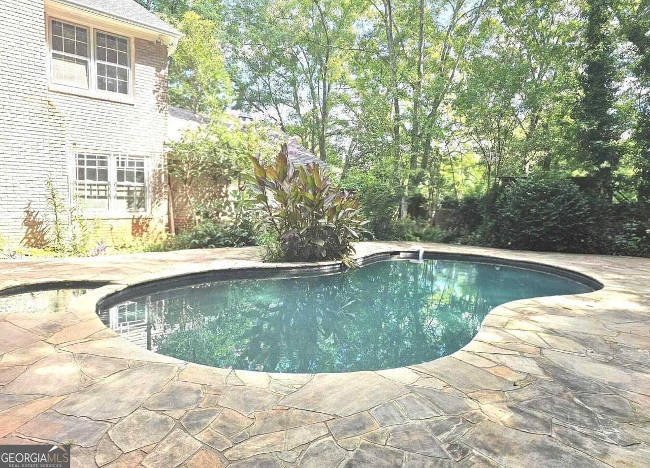 615 Kings Rd - Photo 2 of 37