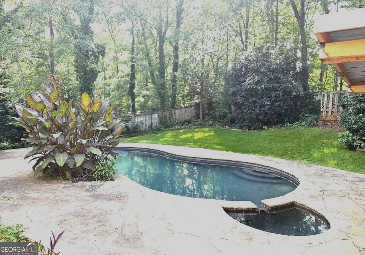 615 Kings Rd - Photo 3 of 37