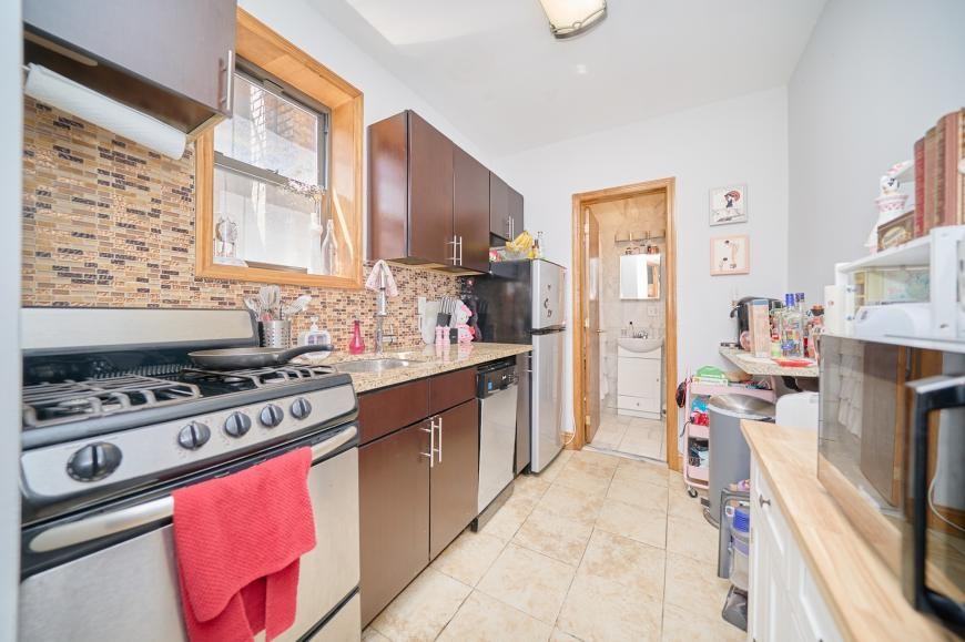 454 9th Ave - Photo 2 of 7