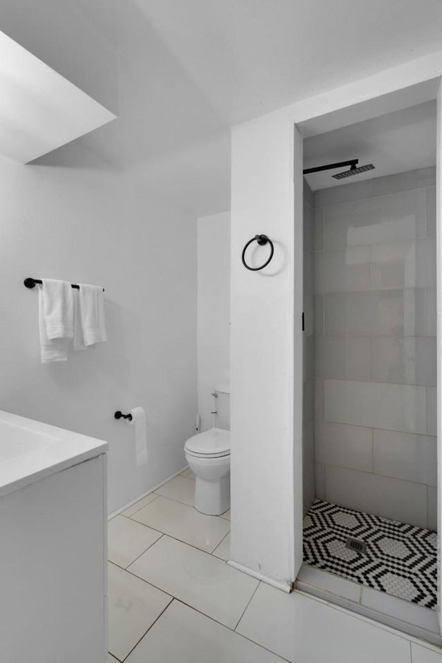302 E Adams St - Photo 2 of 10