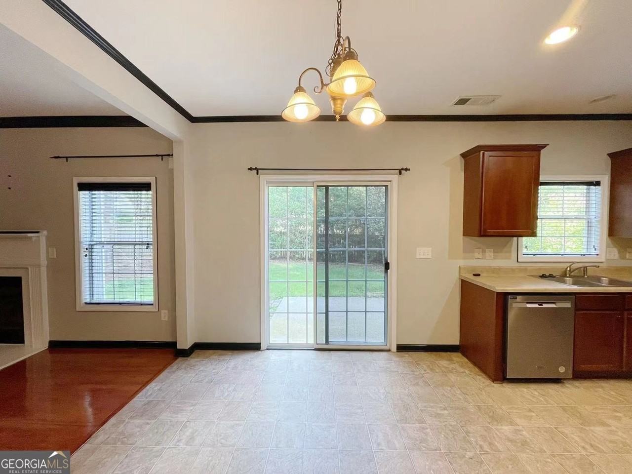 401 Norton Xing - Photo 6 of 21