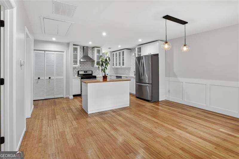 1929 Cooper Landing Dr Se - Photo 5 of 27
