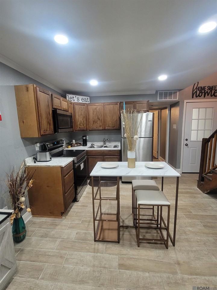 279 Chatsworth St - Photo 3 of 11