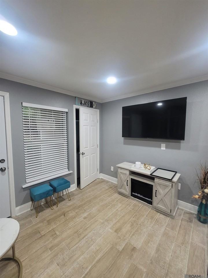 279 Chatsworth St - Photo 7 of 11