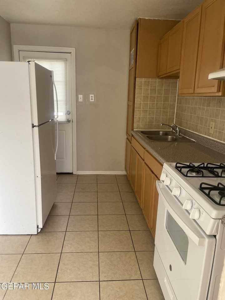 3909 Harrison Ave #6 - Photo 3 of 9