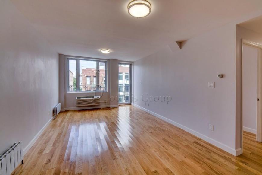 2625 28th St - Photo 2 of 9