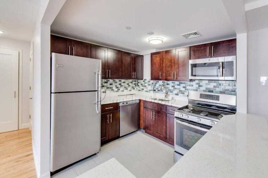 2625 28th St - Photo 3 of 9