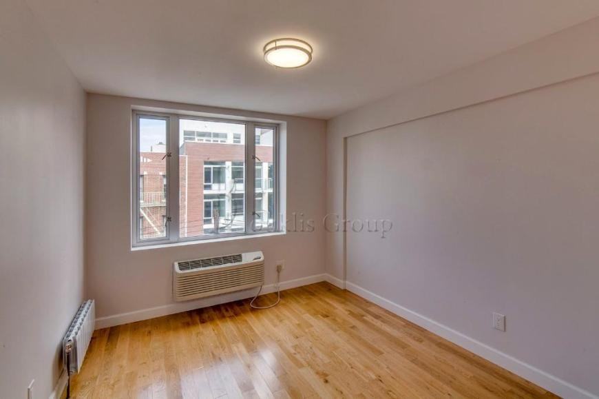 2625 28th St - Photo 5 of 9